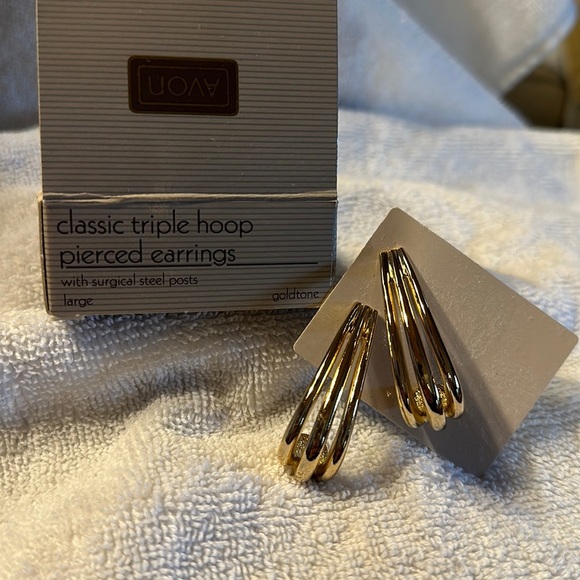 Avon Vintage 1989 Classic Triple Hoop Pierced Earrings Large Goldtone - Picture 1 of 5
